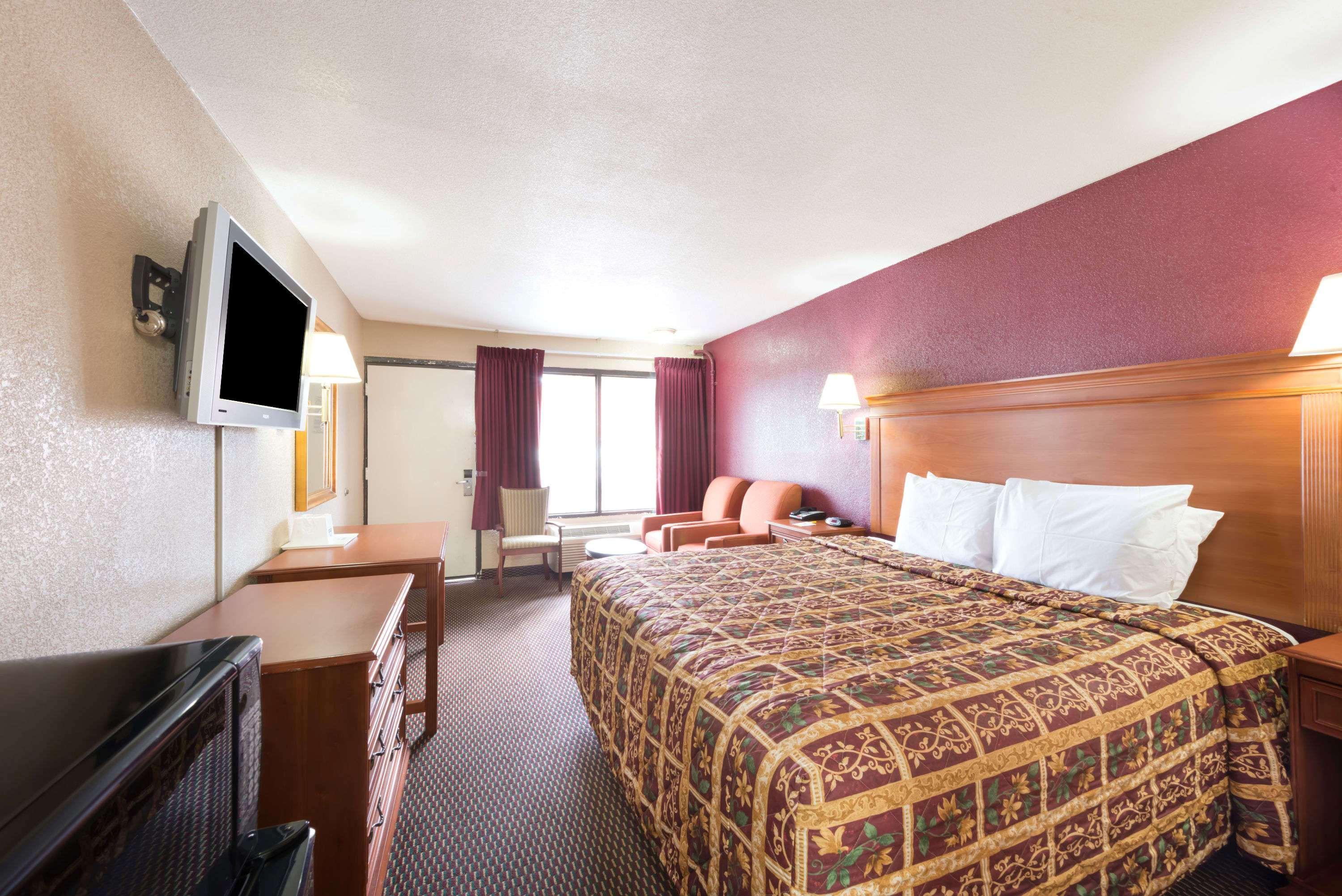 Days Inn By Wyndham San Antonio Splashtown/Att Center Экстерьер фото